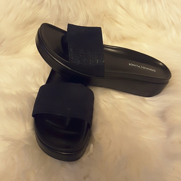 Donald Pliner Fiji black slide sandal - Picture 2 of 4